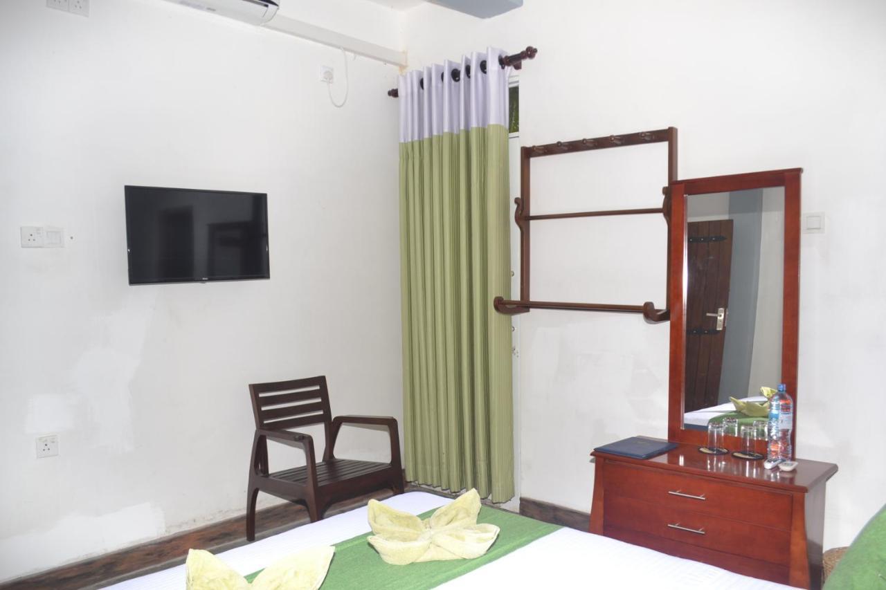 Thilon Hotel Katunayaka