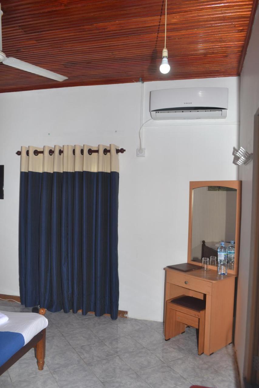 Thilon Hotel Katunayaka